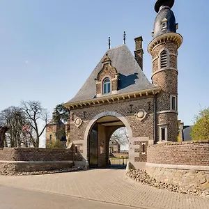  Appartement Poortgebouw Kasteel Borgharen Zonder Ontbijt !! U Huurt Alleen Het Poortgebouw !!
