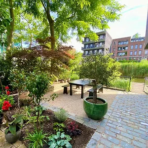 De Groene Tunnel Bed & Breakfast Amsterdam